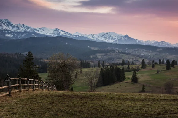 Lapszanka, Polonya Tatra Dağları üzerinden günbatımı