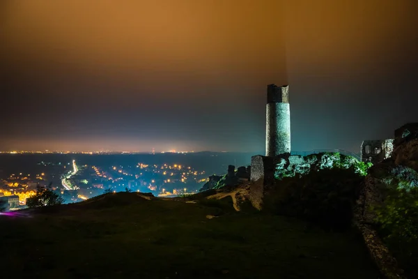 Kalenin içinde Çestohova, Polonya yakınındaki Olsztyn gece görünümü