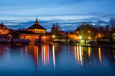 Marina Wegorapa Nehri gece Wegorzewo, Masuria, Polonya