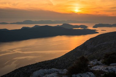 Adriyatik Denizi, Dalmaçya, Hırvatistan üzerinden günbatımı