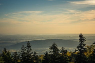 Holy Cross (Lysa Gora) görüntülemek Swietokrzyskie dağlarda, Polonya