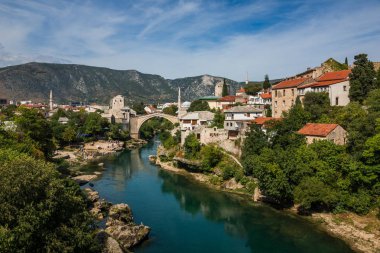 Neretva Nehri Mostar, Bosna ve Hersek üzerinde eski köprü (Stari Most)
