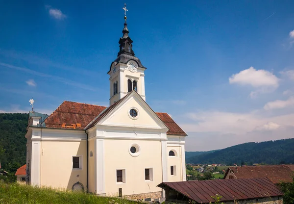 Kyrkan i Polhov Gradec, övre Carniola, Slovenien — Stockfoto