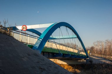 Köprü Jeziorka Nehri yakınında Konstancin-Jeziorna, Masovia, Polonya