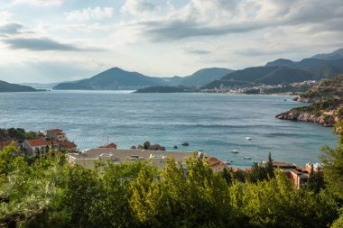 Adriyatik kıyısı yakınında Budva, Karadağ