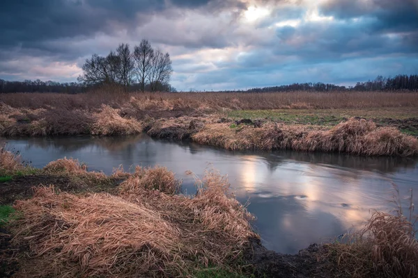 Vallei Van Jeziorka Rivier Regenachtige Wolken Buurt Van Piaseczno Mazowieckie — Stockfoto