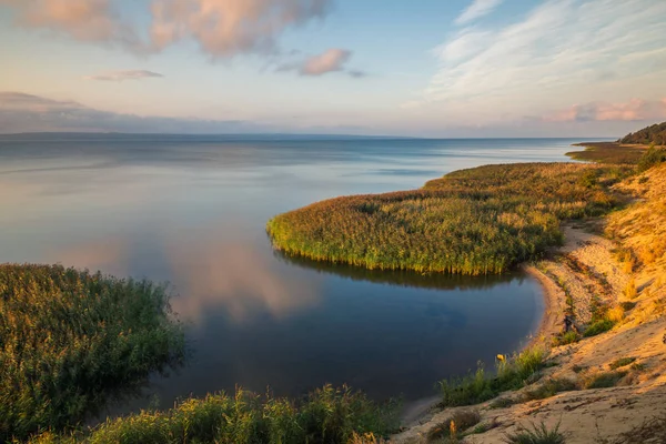 Cliff Vistula üzerinde Krynica Morska, Pomorskie, Polonya tükürmek