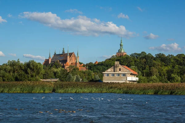 Frombork ville en été, Warminsko-Mazurskie, Pologne — Photo