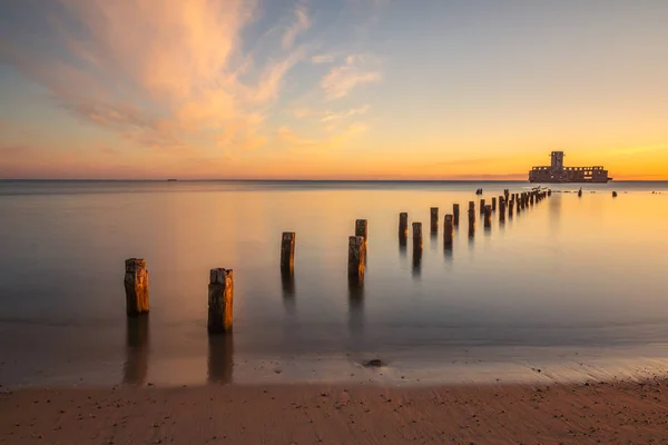 Ruinas antiguo edificio militar en el Mar Báltico en Babie Doly, Gdynia , — Foto de Stock