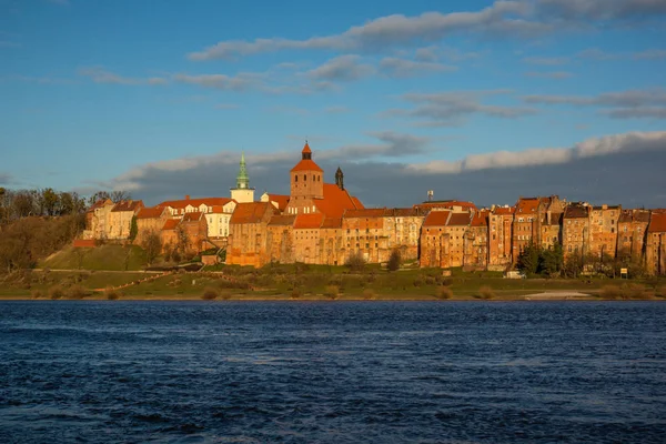 Panorama miasta Grudziadz w słoneczny dzień, Województwo Kujawsko-Pomorskie, — Zdjęcie stockowe