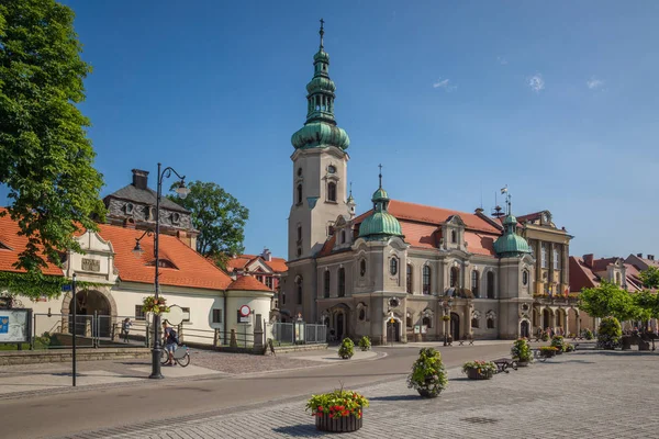 Pszczyna kilisesi ve belediye binası, Silezya, Polonya — Stok fotoğraf