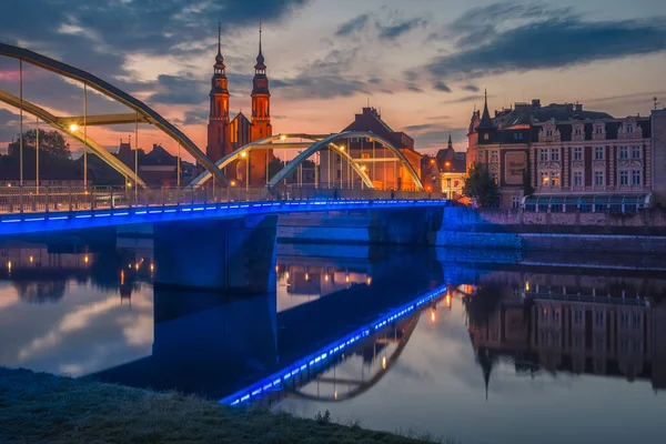 Panorama casco antiguo por la noche en Opole, Opolskie, Polonia — Foto de Stock