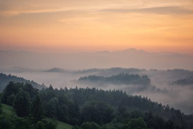 Tunjice Alpler'de sisli akşam, Yukarı Carniola, Slovenya