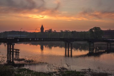 Maslankowa Kulesi ve Nogat nehirde Malbork, Pomorskie, Polonya