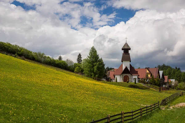 Kostel v Niedzica-Castle, Malopolskie, Polsko — Stock fotografie