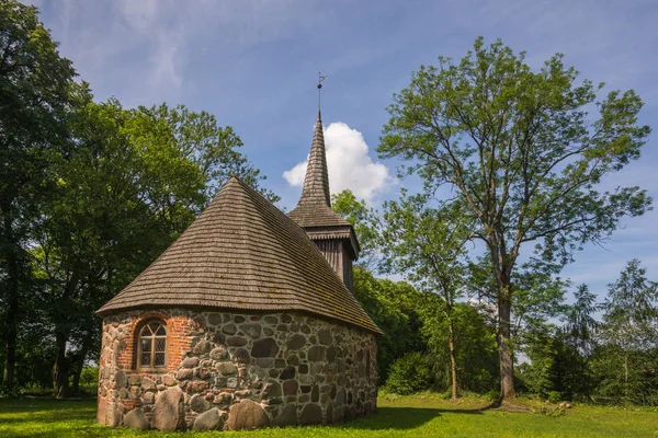 Romansk kyrka i Unieradz, Zachodniopomorskie, Polen — Stockfoto