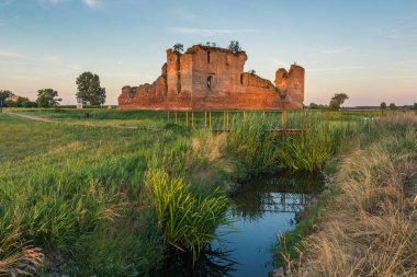 Biesiekiery, Polonya'daki Ortaçağ şövalye kalesi
