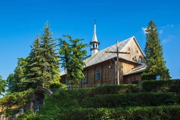 Dřevěný kostel v Naruszewo, Masovii, Polsko — Stock fotografie