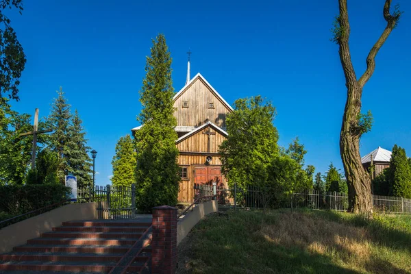 Houten kerk in Naruszewo, Mazovië, Polen — Stockfoto