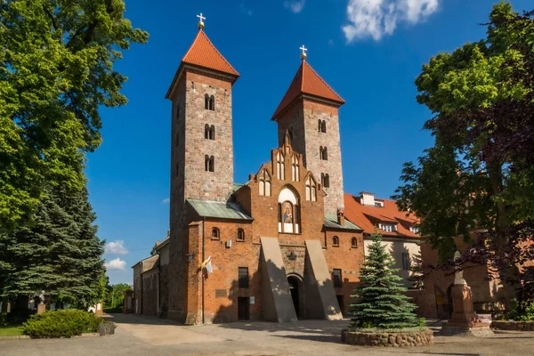 Romansk kyrka i Czerwinsk nad Wisla, Masovia, Polen — Stockfoto