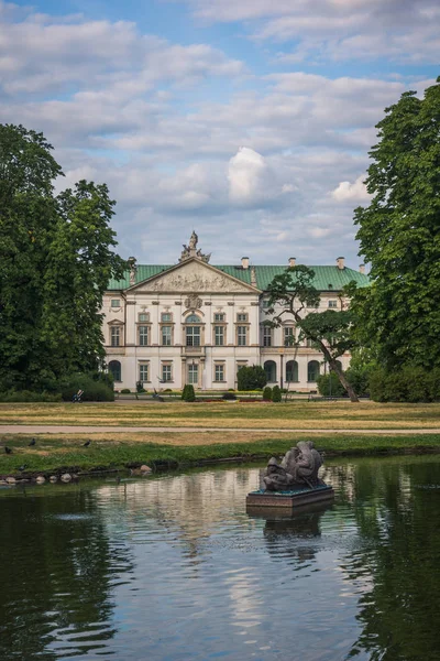 Palácio barroco de Krasinski em Varsóvia, Polônia — Fotografia de Stock