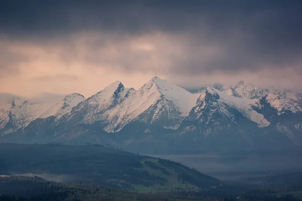 Panorama des montagnes Tatra depuis le sommet de Litwinka, Malopols — Photo