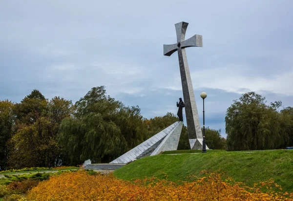 Kruis op de heuvel in Przemysl stad, Podkarpackie, Polen — Stockfoto