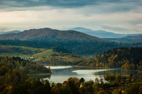 Polanczyk'deki Solina gölü, Bieszczady, Polonya