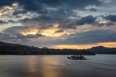 Polanczyk Solina gölü üzerinde Gündoğumu, Bieszczady, Polonya