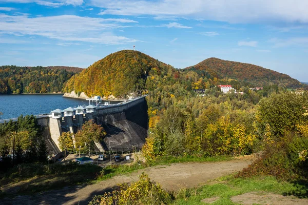 Zapora na jeziorze Solinskim w Solina, Bieszczady, Polska — Zdjęcie stockowe