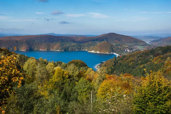 Lago Solinskie em Solina, Bieszczady, Polonia — Fotografia de Stock