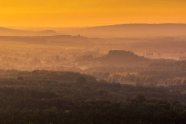 Mount Zborow görünümü - Jura Krakowsko-Czesto Rocky tepe