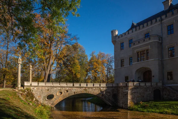 Slott från den 14: e århundradet i Karpniki, Polen — Stockfoto