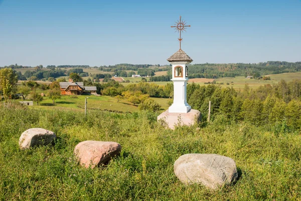 Kaple ve Wodzilki, Krajinný park Suwalski, Podlaskie, Polsko — Stock fotografie