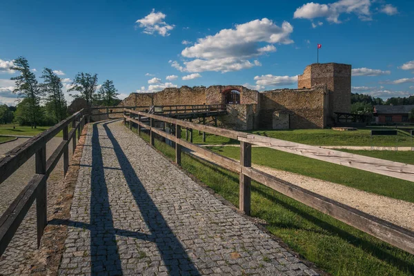 Die Ruinen Der Königlichen Burg Aus Dem Jahrhundert Inowlodz Lodzkie lizenzfreie Stockbilder