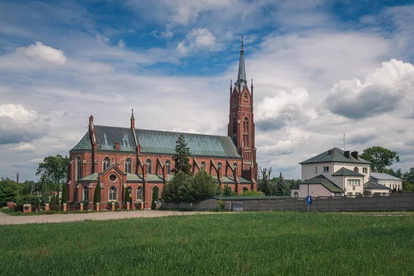 ポーランドのロドズキー州スラジュにある聖フロリアン教会 — ストック写真