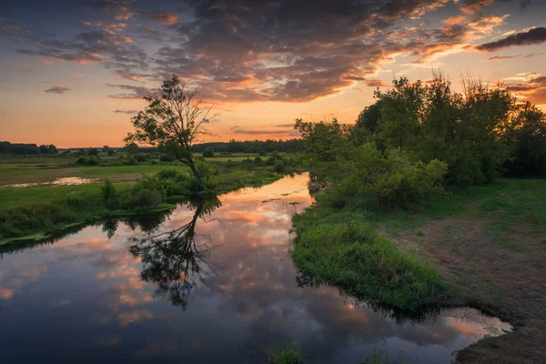 Sonnenuntergang Über Dem Fluss Liwiec Bei Siedlce Masovia Polen Stockfoto