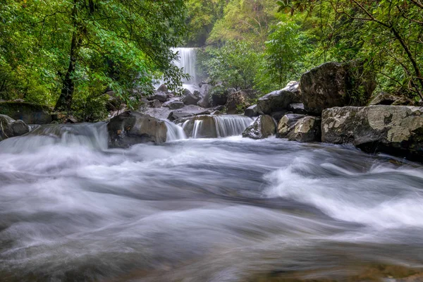 Wasserfall Wasser Natur Fluss Strom Wald Landschaft Kaskade Grüne Felsen — Stockfoto