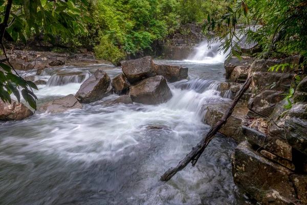 akış creek taş falls park dağ şelale su doğa Nehri akış orman manzara cascade yeşil kaya kaya düşmek