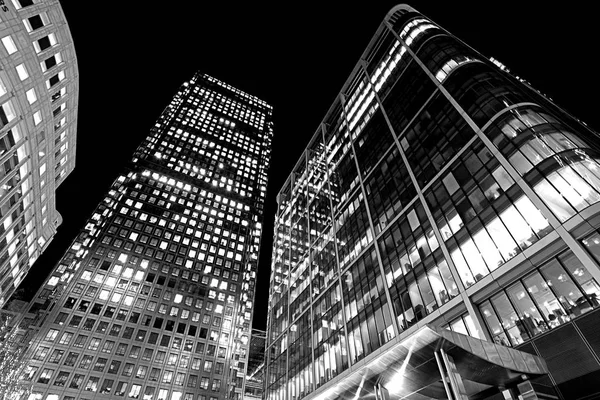 28th Eylül 2017 - Canary Wharf, finans bölgesine, siyah ve beyaz, Londra modern gökdelenlerin geniş açılı görünümü alt