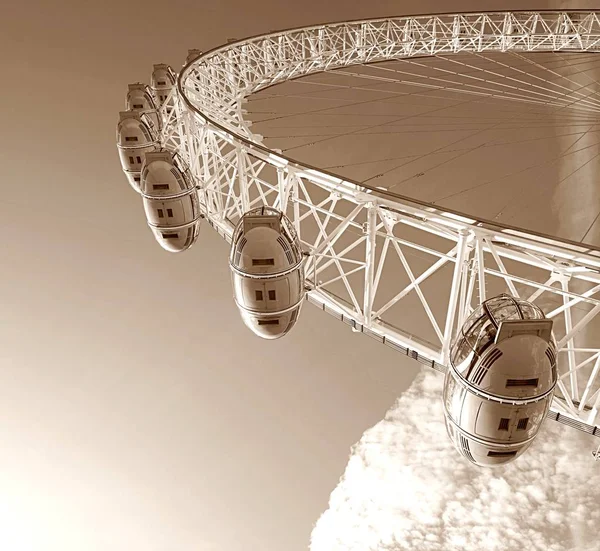 Vista Del Icónico London Eye Capturado Directamente Desde Abajo Incluyendo — Foto de Stock