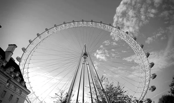 Vista Del Icónico London Eye Capturado Directamente Desde Abajo Incluyendo — Foto de Stock