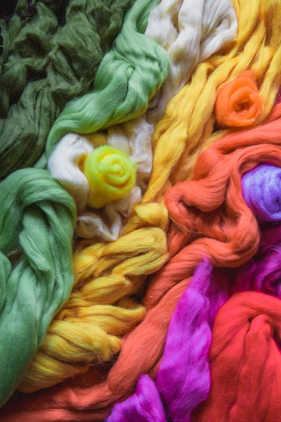 yukarıdan farklı renkler keçe için yün