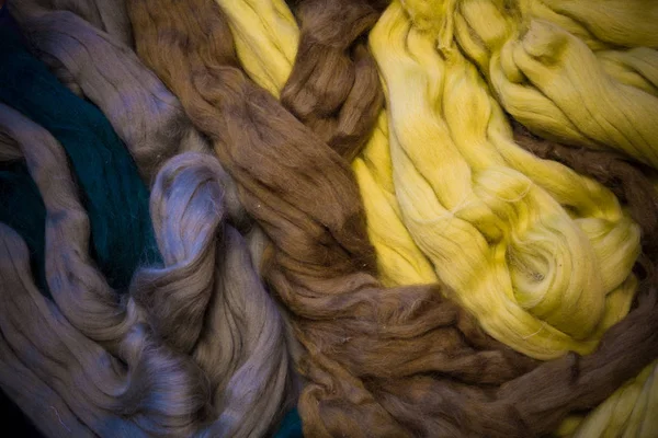 Yün tonlarını yeşil keçe için