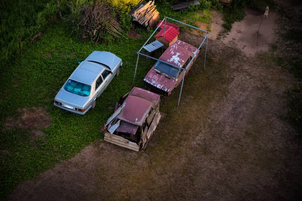 Trzy Stare Samochody Strzał Góry — Zdjęcie stockowe