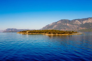 Akdeniz'de bir ada manzara