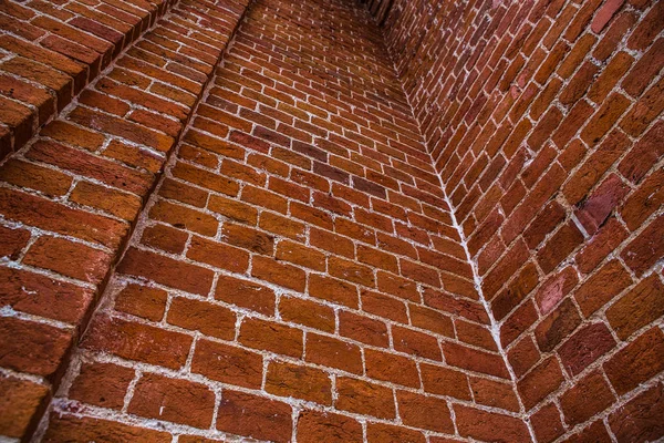 karanlık eski tuğla duvar