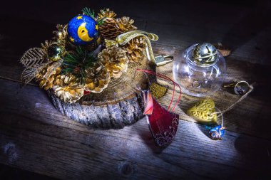 Bir çan ve bir kalp ile Noel çelenk