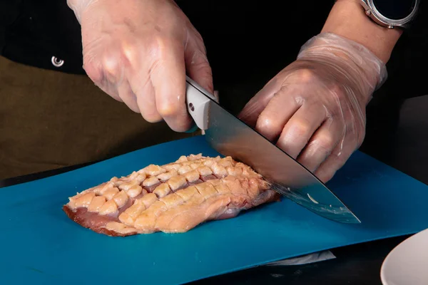 Karamelize elmalı ördek kızartma