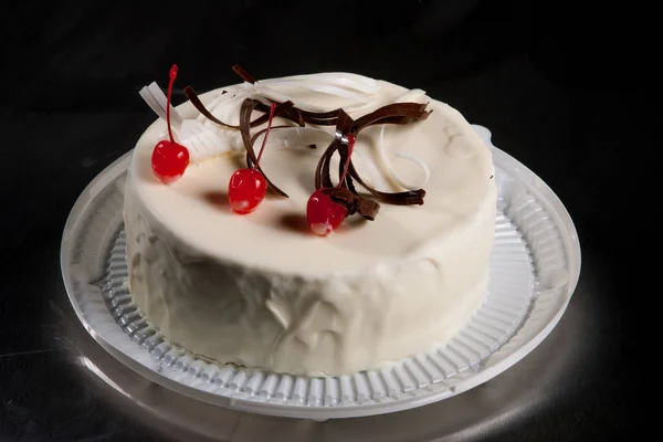 Sahnetorten Mit Früchten Und Beeren — Stockfoto